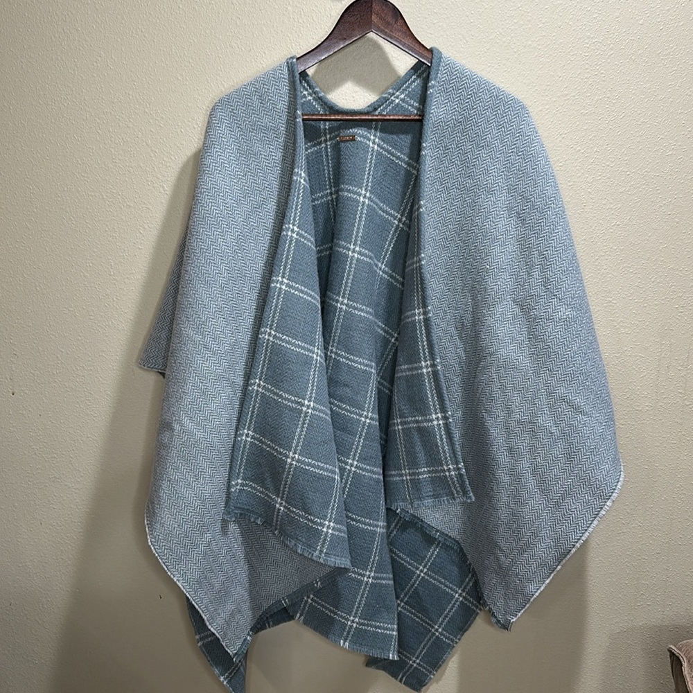 NWT Lauren Ralph Lauren Reversible Herringbone Ruana  shawl - Picture 8 of 8